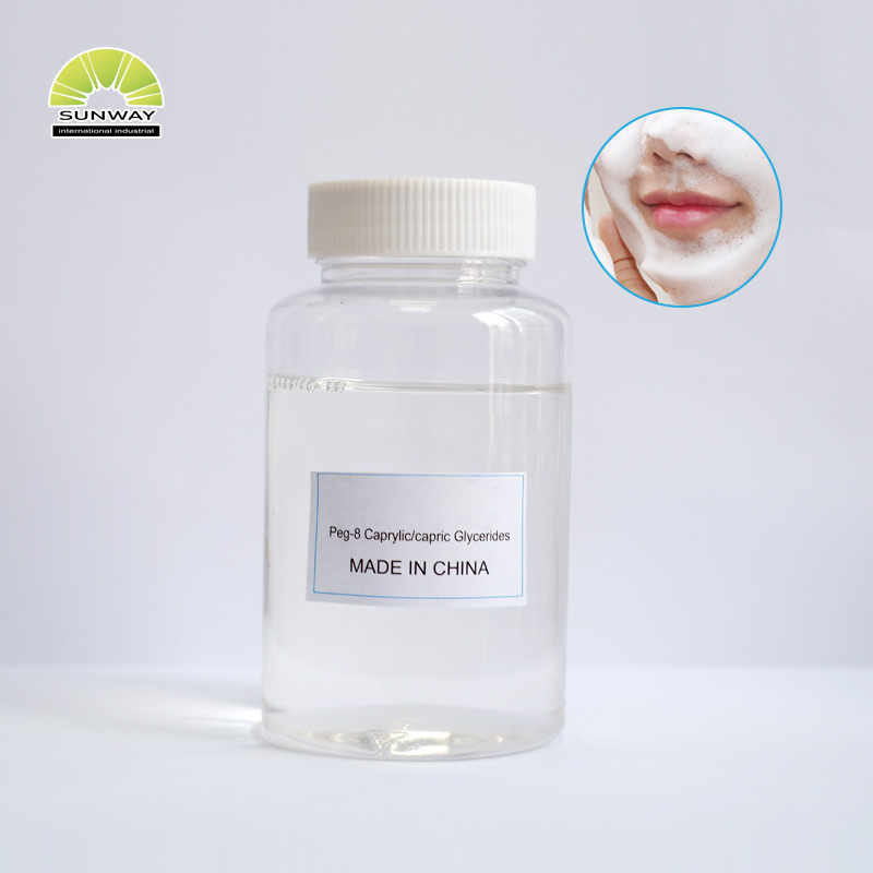 Suministro de fábrica de materias primas químicas diarias: glicéridos caprílicos/cápricos Peg-8